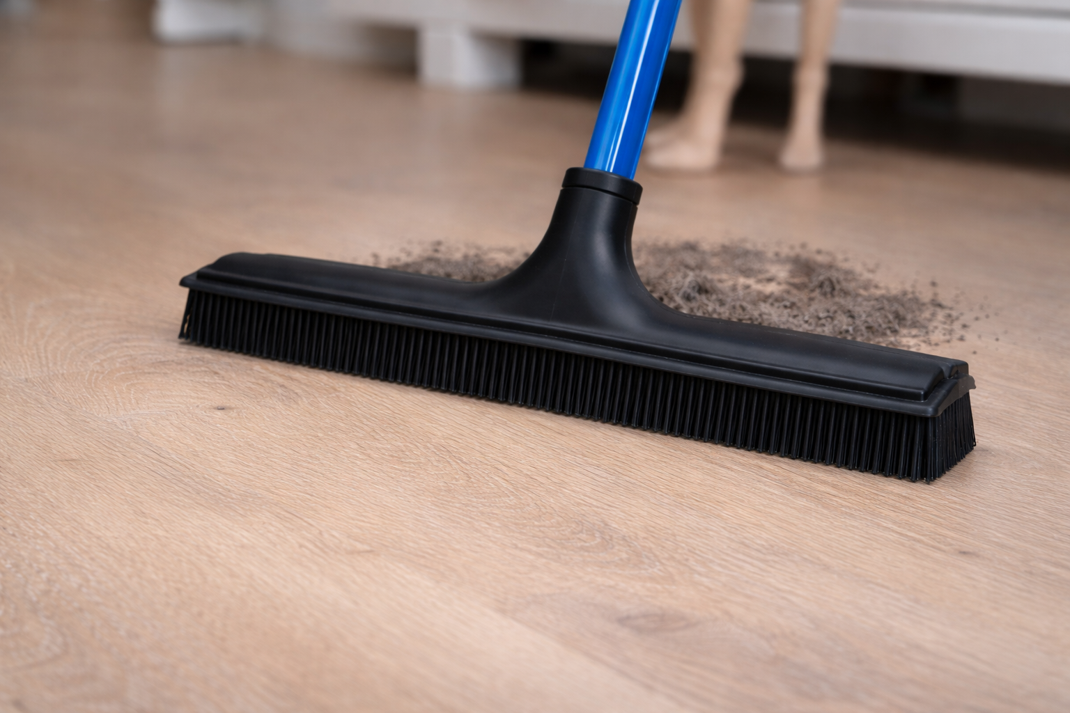 Balai V7 Express Noir avec cheveux